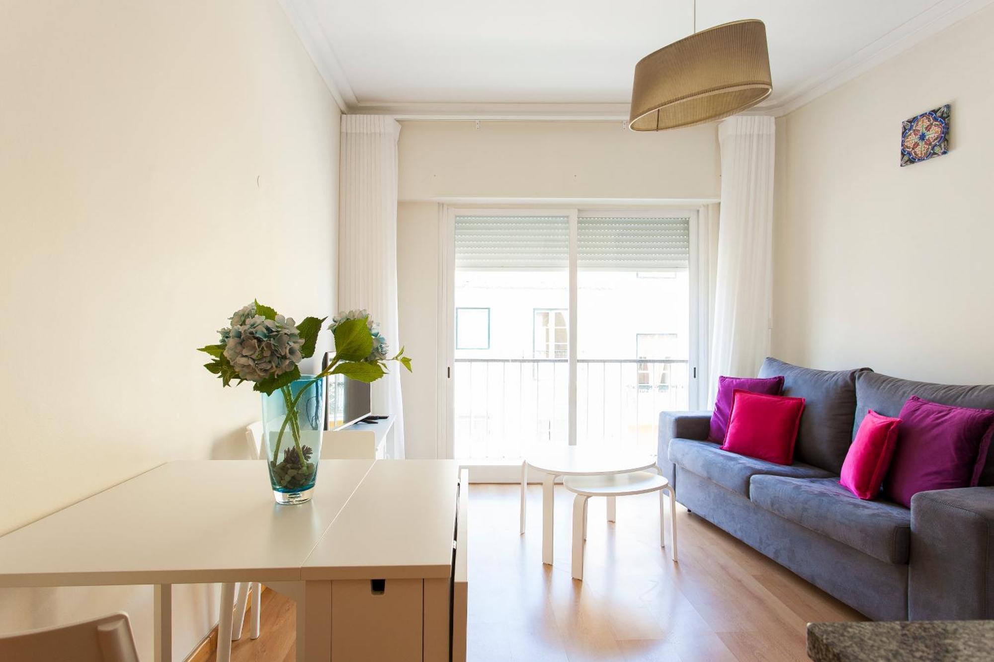 Altido Bright 2br Apt With River Views &balcony In Alfama, Moments From Santa Apolonia Train Station * ליסבון